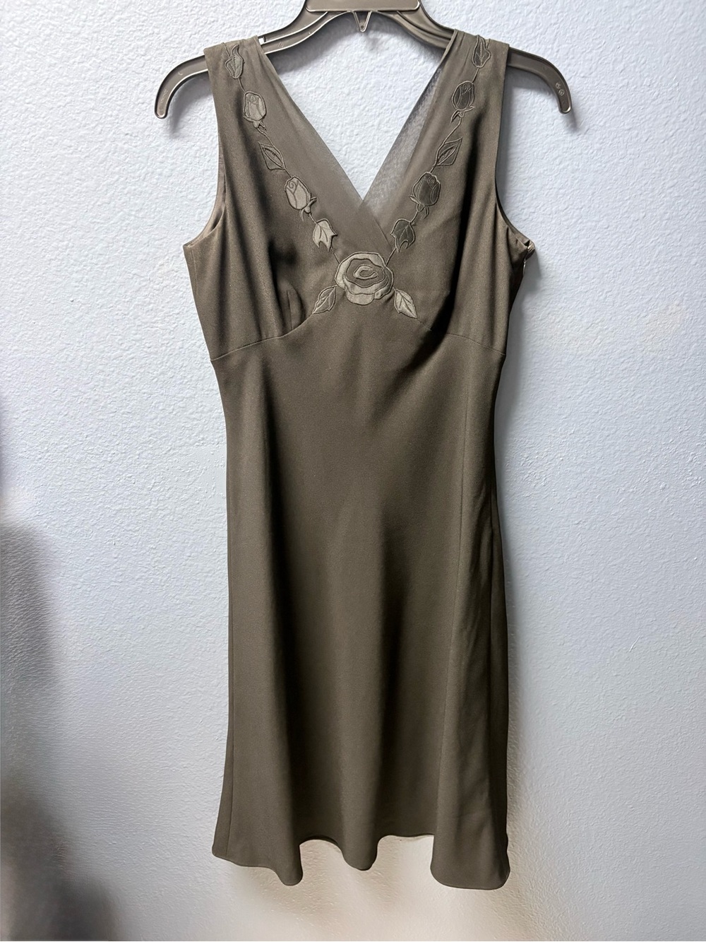 Casual Corner Black Sleeveless V-Neck Midi Dress